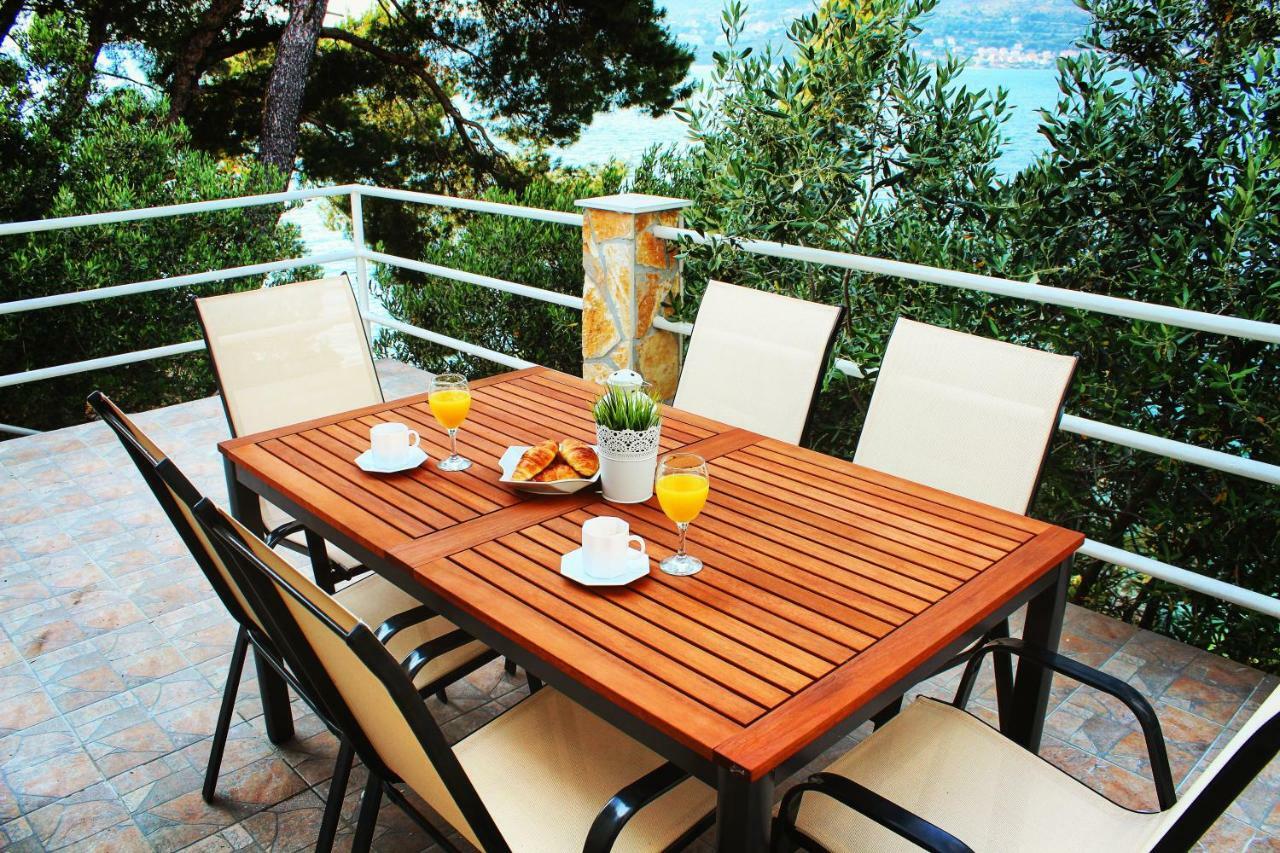 O Sole Apartment With Private Beach Округ-Доньи Экстерьер фото